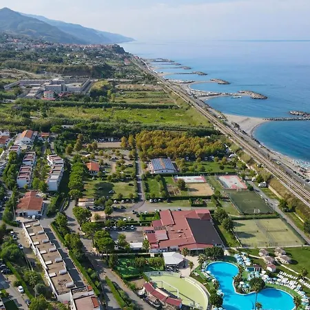 Villaggio Bahja 홀리데이파크 산 루시도